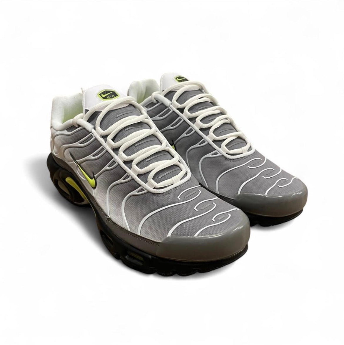 IQ0288-100 Nike Air Max Plus TN ‘Neon’ (2026)