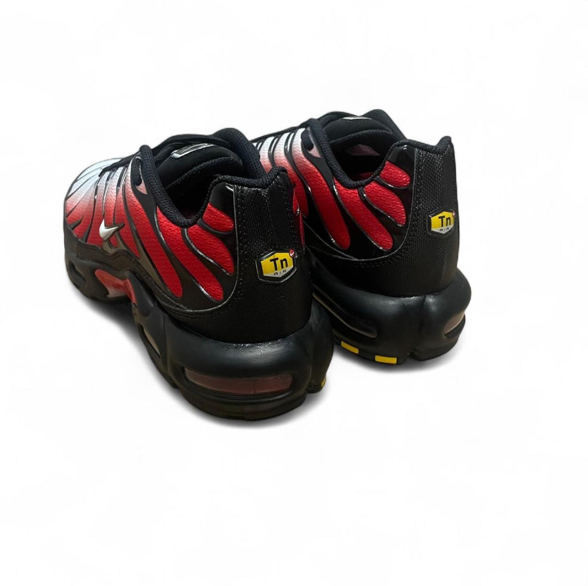 DM0032-017 Nike Air Max Plus TN ‘Red Carnage’ (2025)
