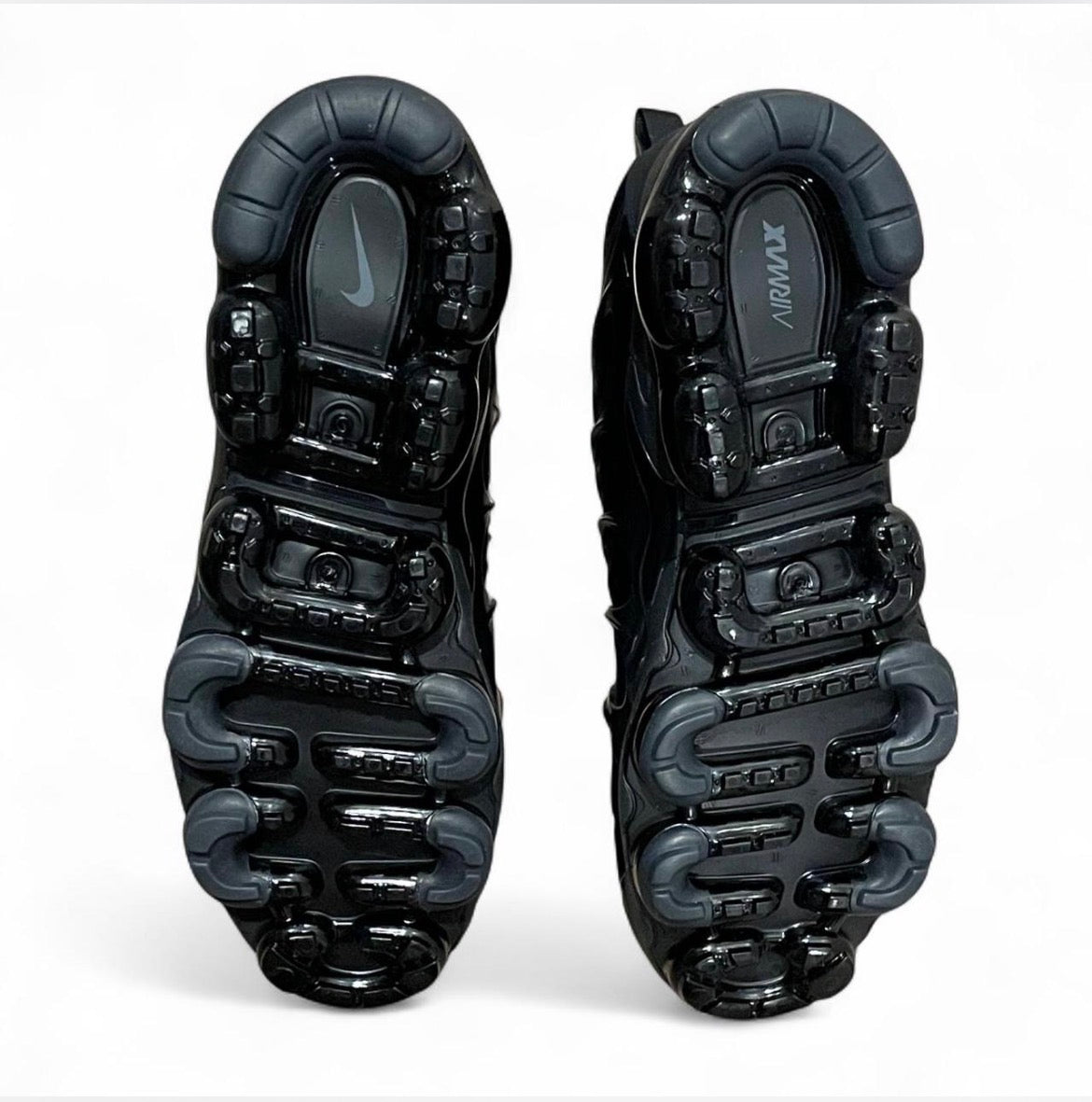 924453-004 Nike Air VaporMax Plus ‘Triple Black’ (2018)