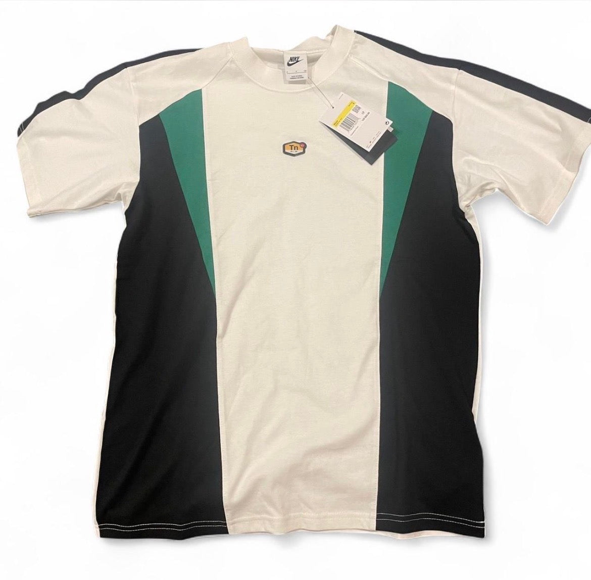 HV6519-101 Nike Tuned Sportswear T-Shirt
Air Max Plus TN (2025)
White/Black-Green