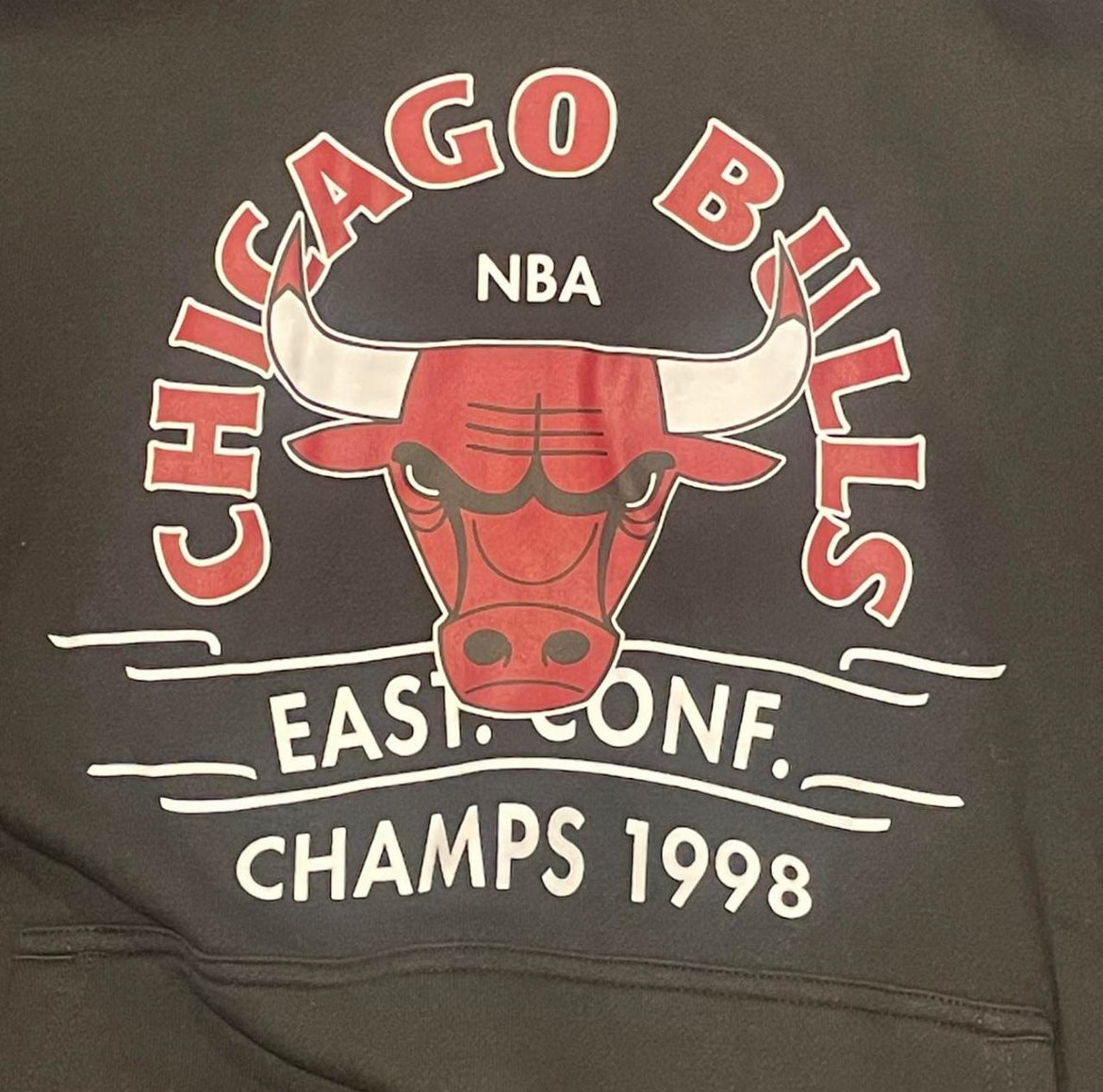 Mitchell & Ness Fleece Hoody ‘Chicago Bulls East. Conf. Champs 1998-Black’ (2024) MNCG2358