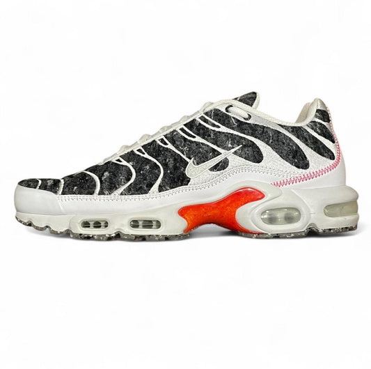 DA9326-100 Nike Air Max Plus TN ‘Essential Crater’ (2021)