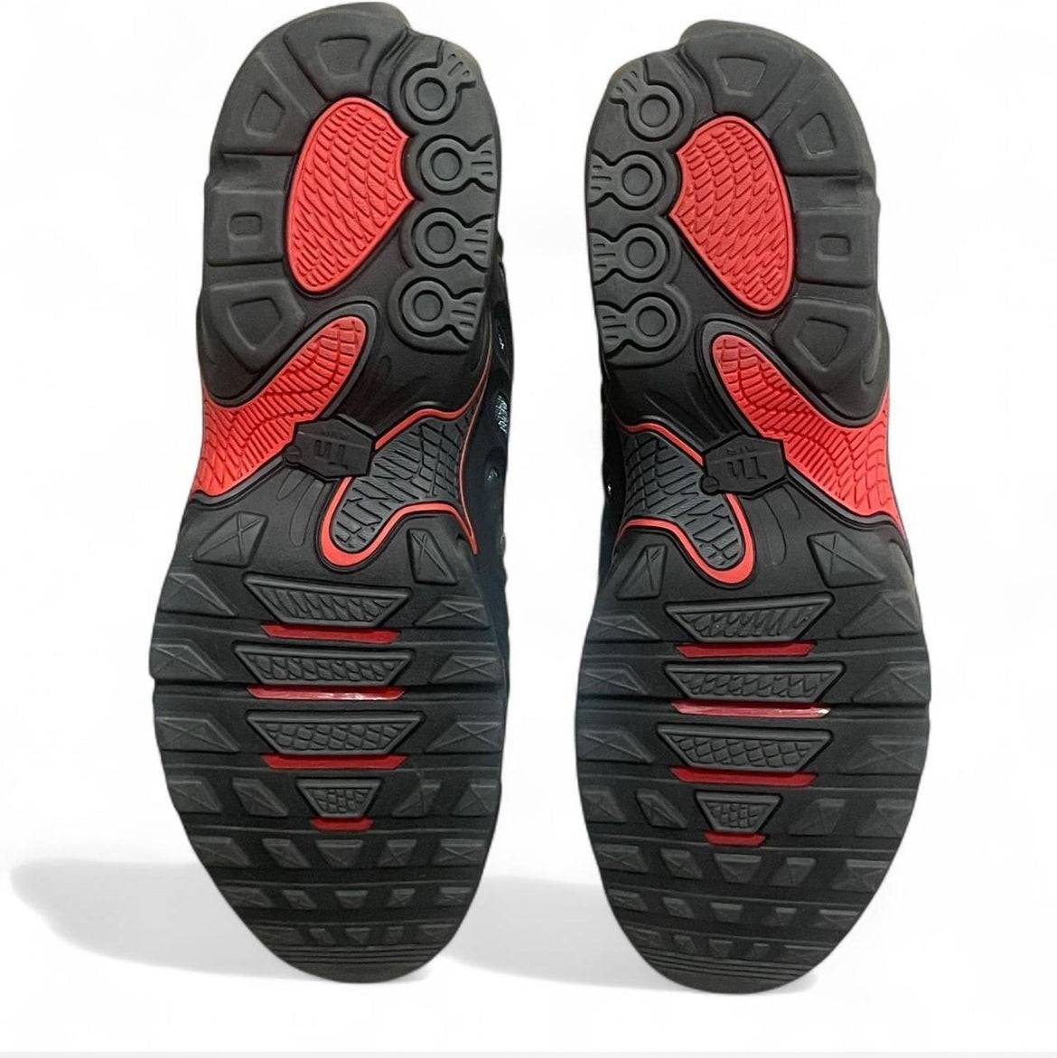 FD4290-013 Nike Air Max Plus TN Drift ‘Bred’ (2025)