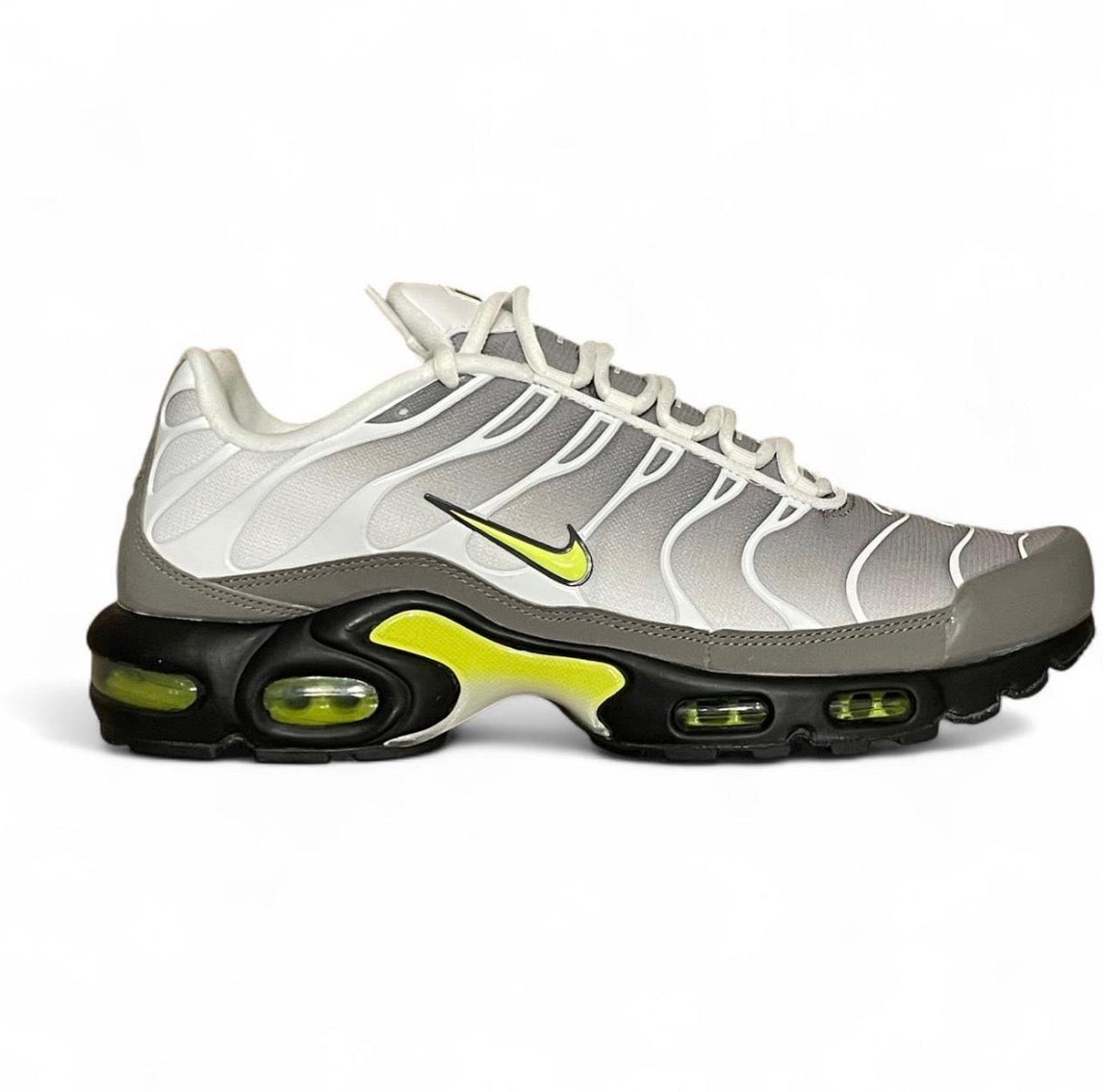 IQ0288-100 Nike Air Max Plus TN ‘Neon’ (2026)