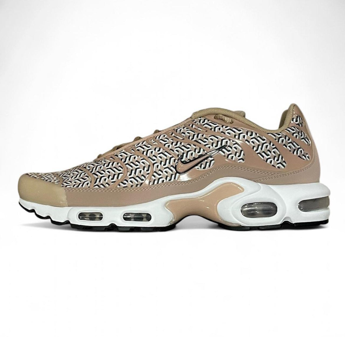 FB2557-200 Nike Air Max Plus TN (Womens) ‘United In Victory’ (2023)