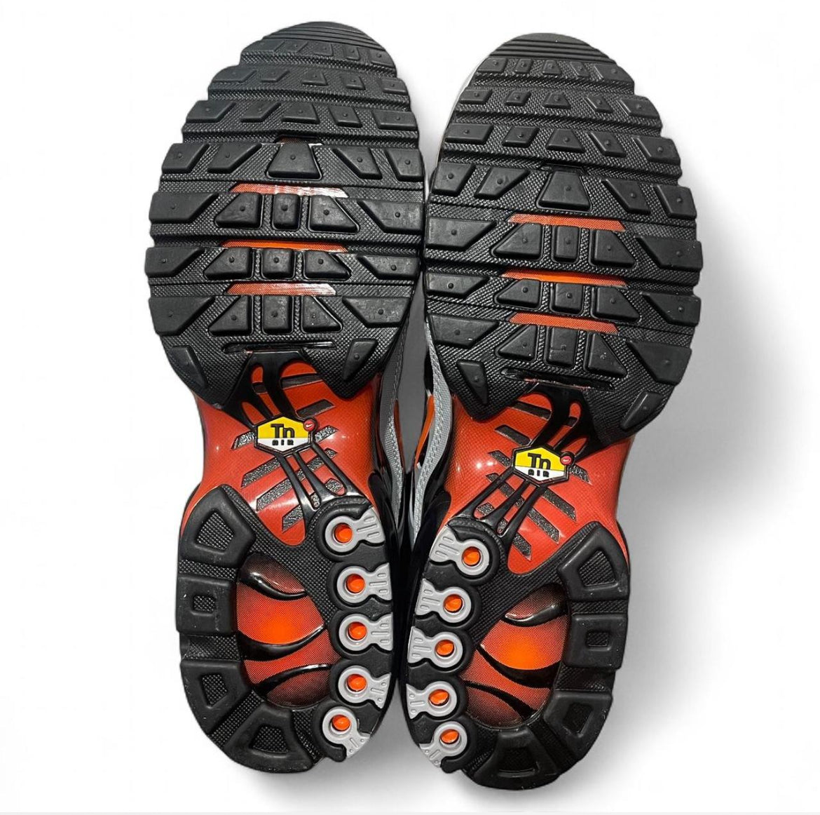DM0032-011 Nike Air Max Plus Tn ‘Wolf Grey Picante Red’ (2024)