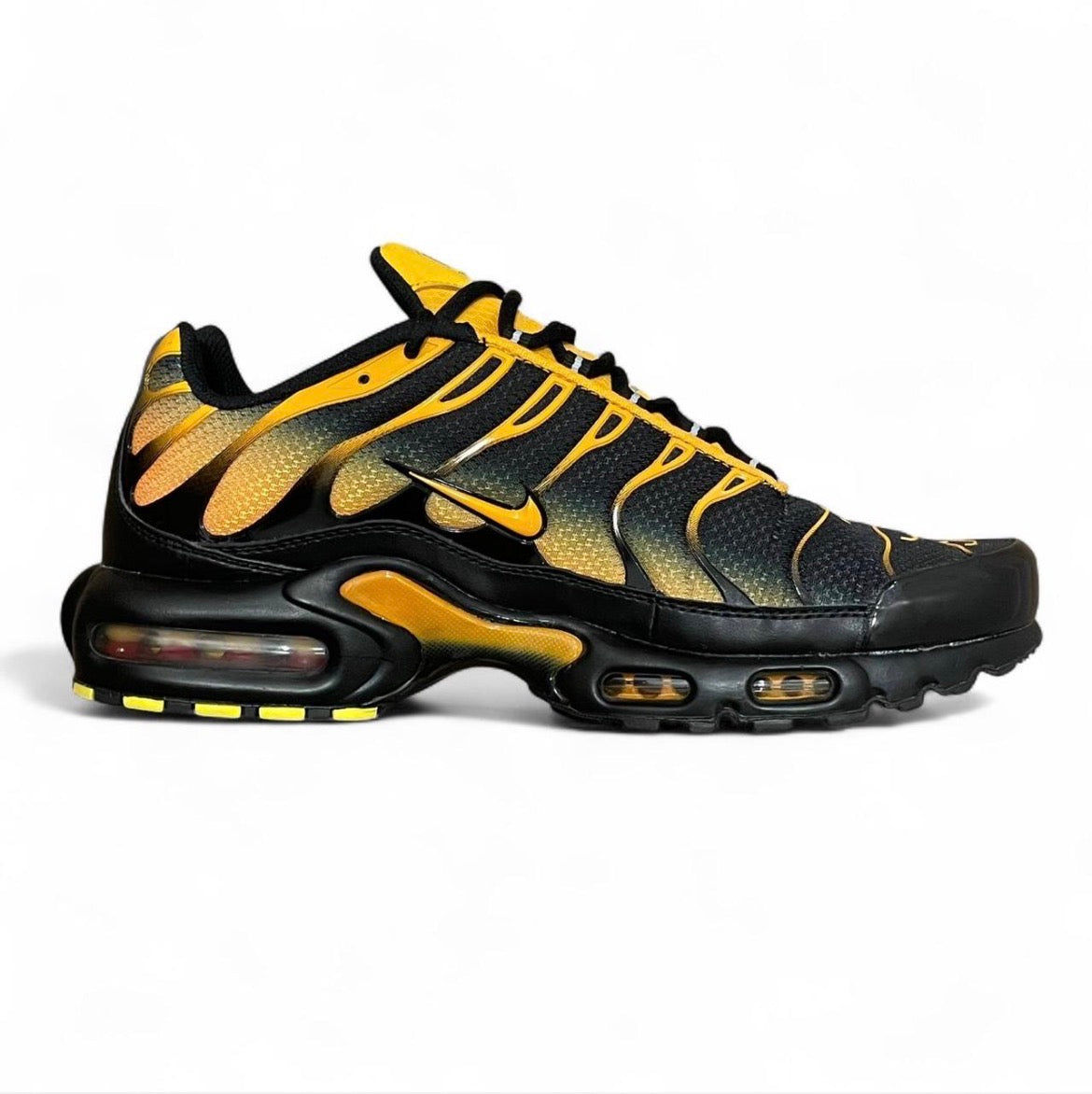 DM0032-007 Nike Air Max Plus TN
‘Black Sundial’ (2023)
