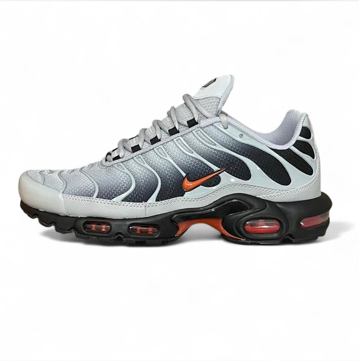 DM0032-011 Nike Air Max Plus Tn ‘Wolf Grey Picante Red’ (2024)