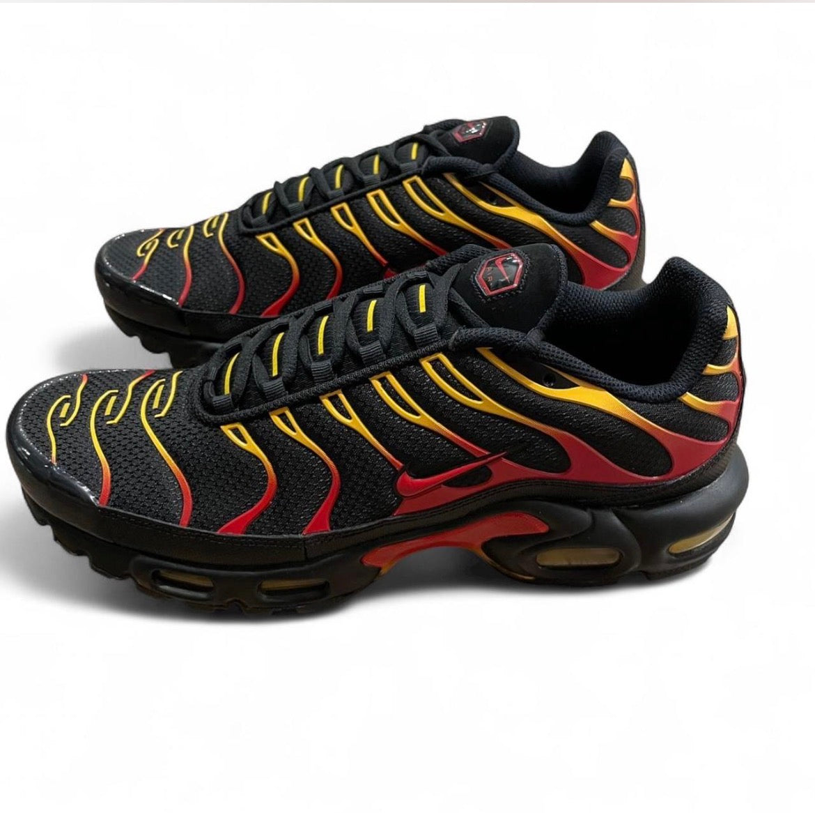 DM0032-030 Nike Air Max Plus TN ‘Black University Gold Red’ (2026)