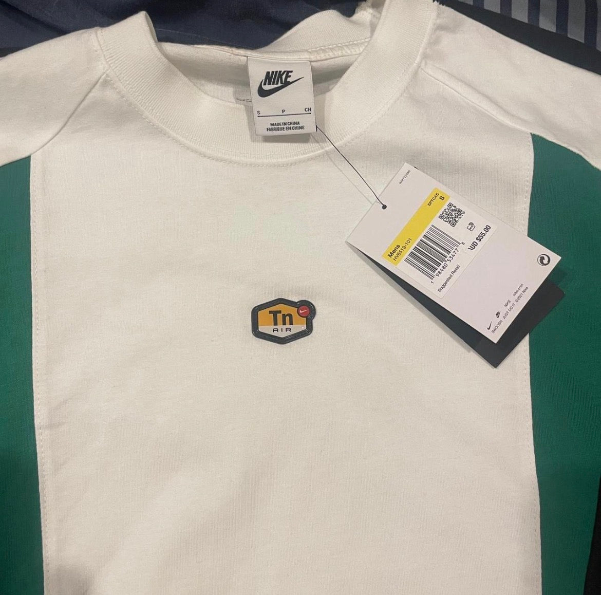 HV6519-101 Nike Tuned Sportswear T-Shirt
Air Max Plus TN (2025)
White/Black-Green