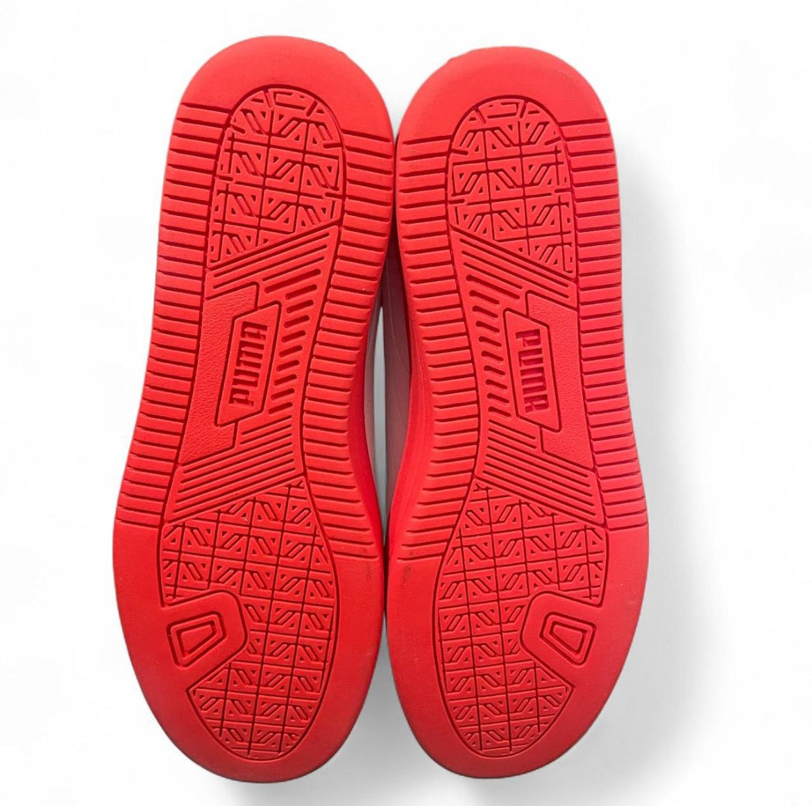308658-02 Puma F1 Caven 2.0 ‘Feather Grey Red’ (2024)