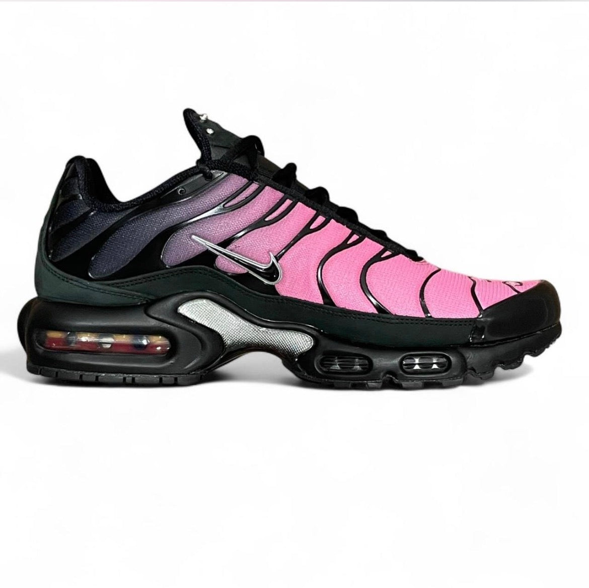 IQ0280-010 Nike Air Max Plus TN ‘Black Peony’ (2026)
