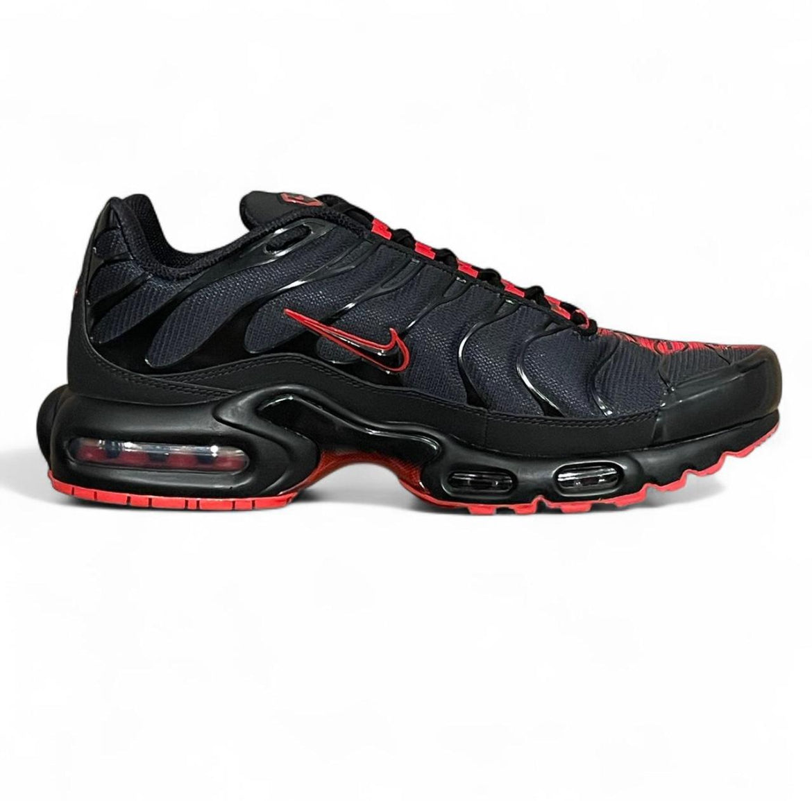 IM4868-010 Nike Air Max Plus TN ‘Black Red’ (2025)