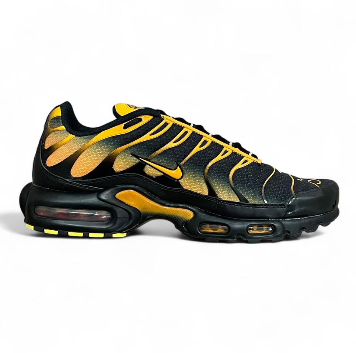 DM0032-007 Nike Air Max Plus TN
‘Black Sundial’ (2023)