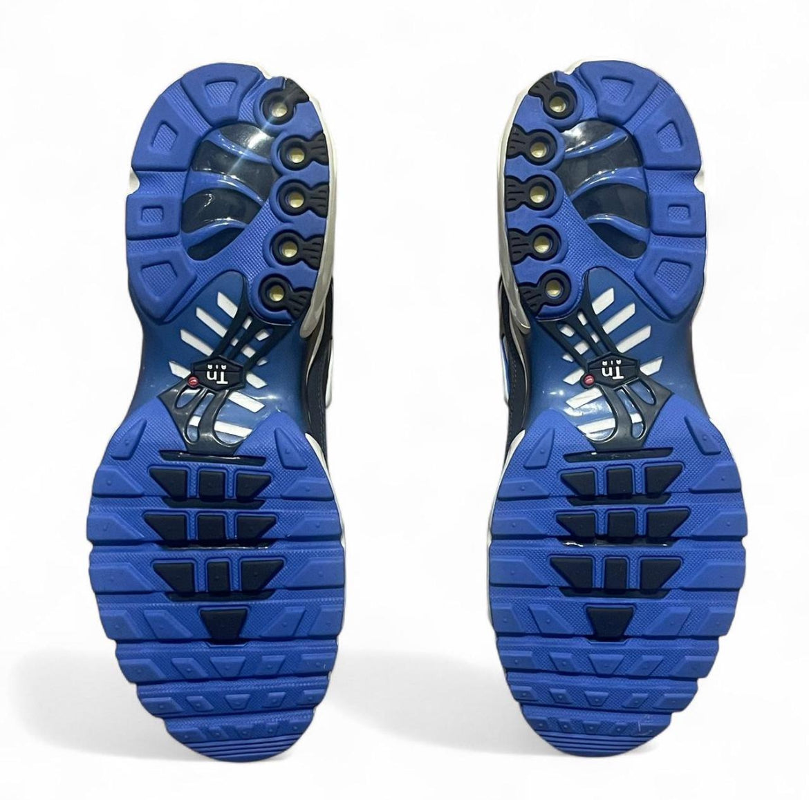DQ3981-001 Nike Air Max Plus TN ‘Social F.C.’ (2022)