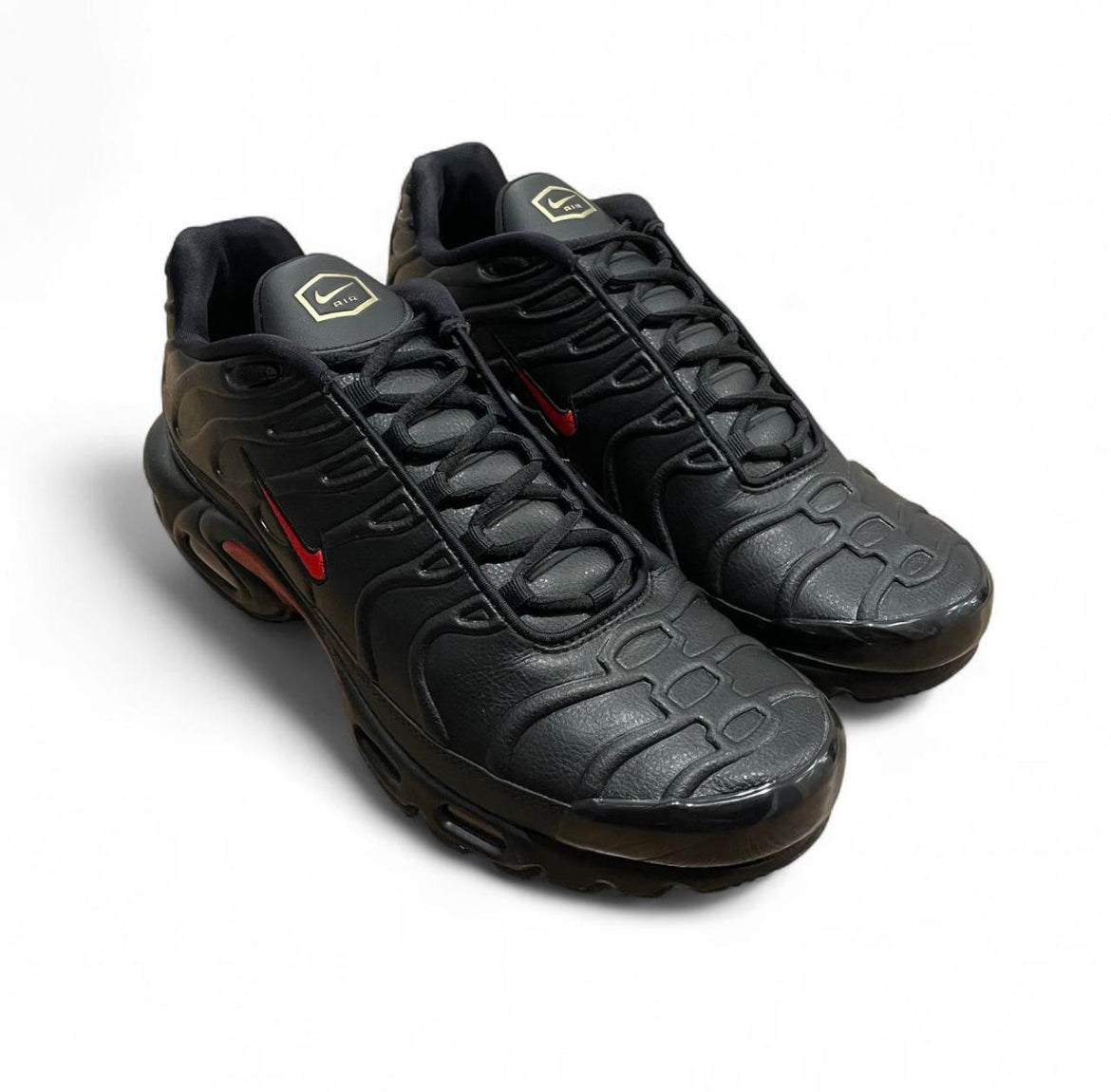 FZ3038–001 Nike Air Max Plus TN Premium ‘Bred’ (2024)