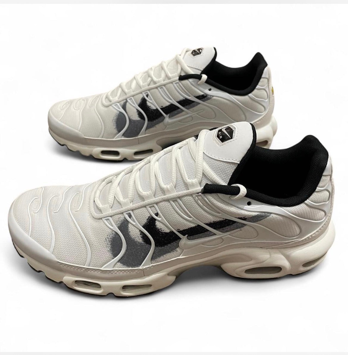 FD0658-100 Nike Air Max Plus TN ‘Spray Paint Swoosh’ (2022)