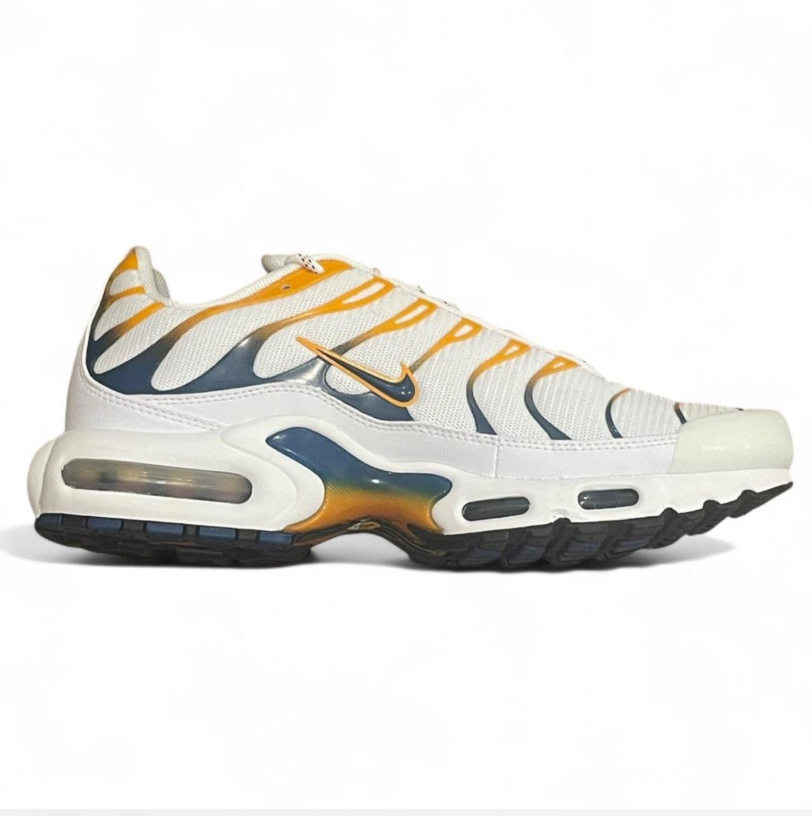 DV3507-100 Nike Air Max Plus TN  ‘Hiking Carabiner’ (2022)