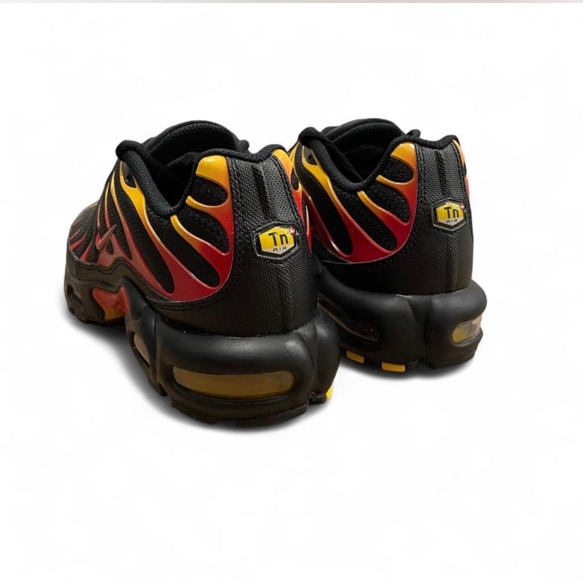 DM0032-030 Nike Air Max Plus TN ‘Black University Gold Red’ (2026)