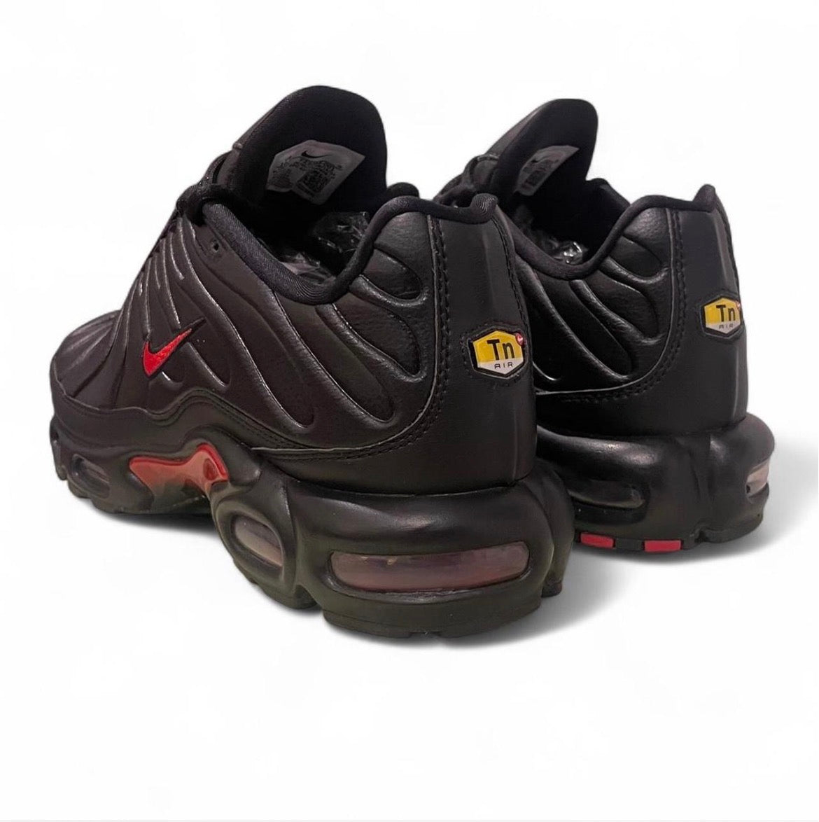 FZ3038–001 Nike Air Max Plus TN Premium ‘Bred’ (2024)