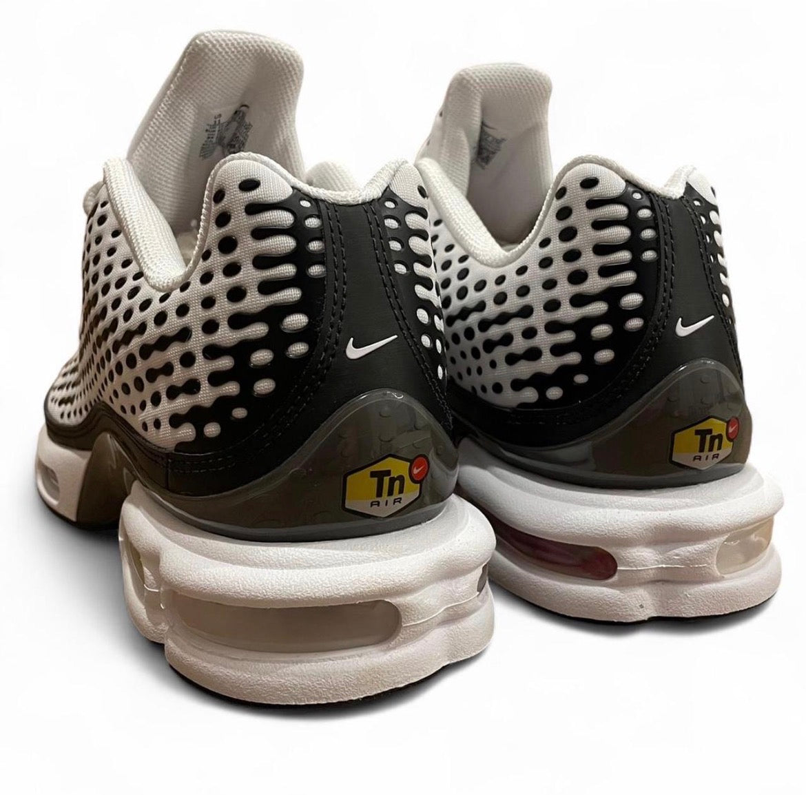 HQ2197-100 Nike Air Max Plus TN7 ‘White Black’ (2025)