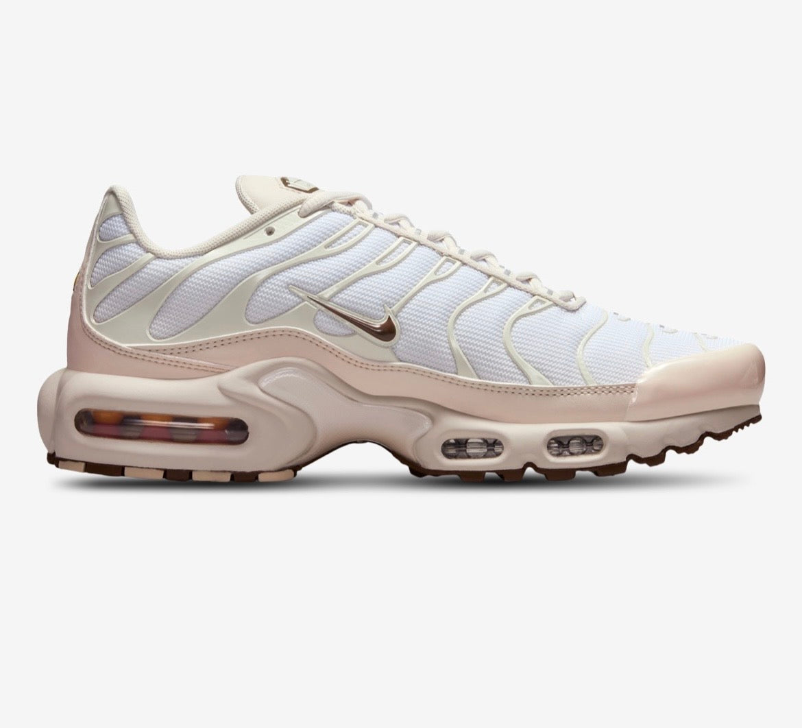 IO0657-100 Nike Air Max Plus TN SE (Womens) ‘Light Orewood Brown’ (2025)