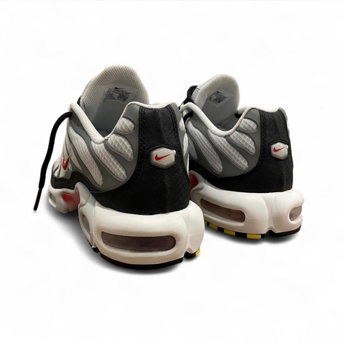DM0032-002 Nike Air Max Plus TN ‘Photon Dust Varsity Red’ (2022)