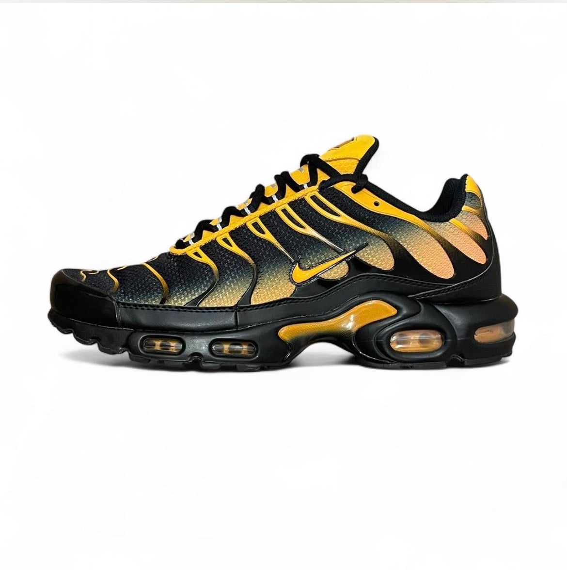 DM0032-007 Nike Air Max Plus TN
‘Black Sundial’ (2023)