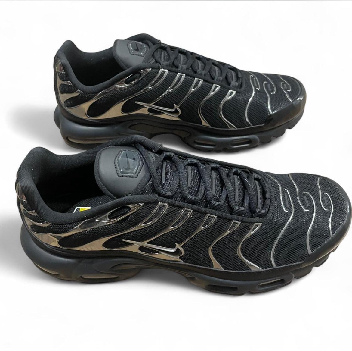 HJ9743-001 Nike Air Max Plus TN SE (Womens) ‘Black Chrome’ (2024)