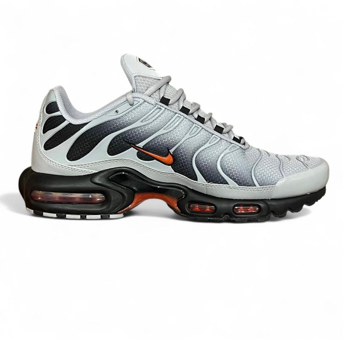 DM0032-011 Nike Air Max Plus Tn ‘Wolf Grey Picante Red’ (2024)