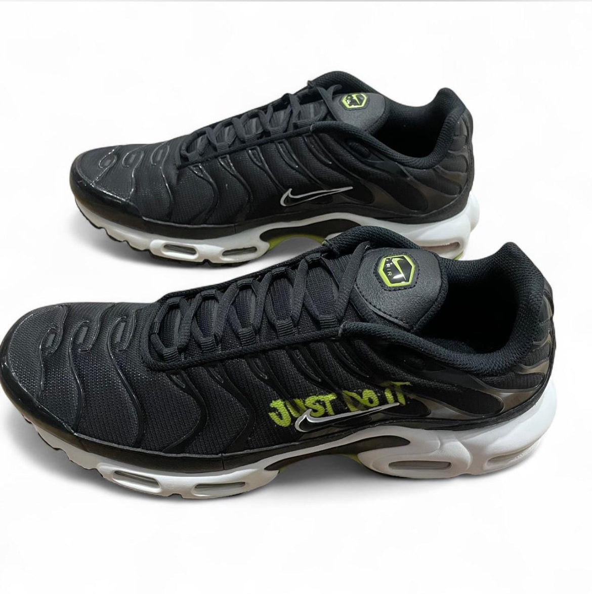 DJ6876-001 Nike Air Max Plus TN ‘Black Volt Just Do It’ (2021)