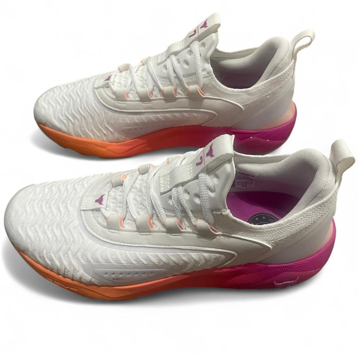 3027600-101 Under Armour Project Rock 7 ‘White Vivid Magenta’ (2024)