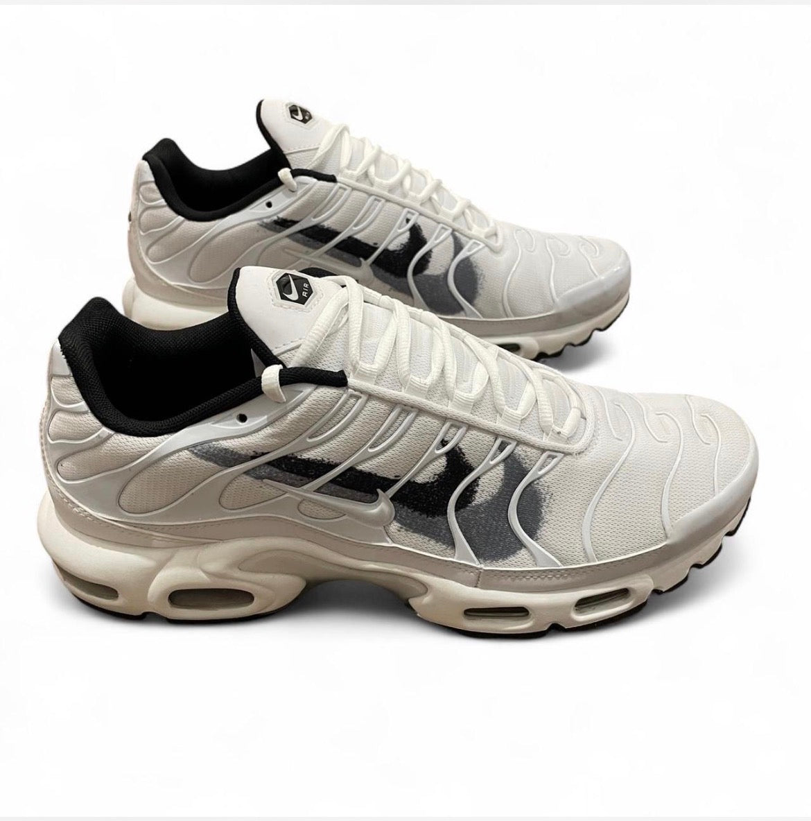 FD0658-100 Nike Air Max Plus TN ‘Spray Paint Swoosh’ (2022)