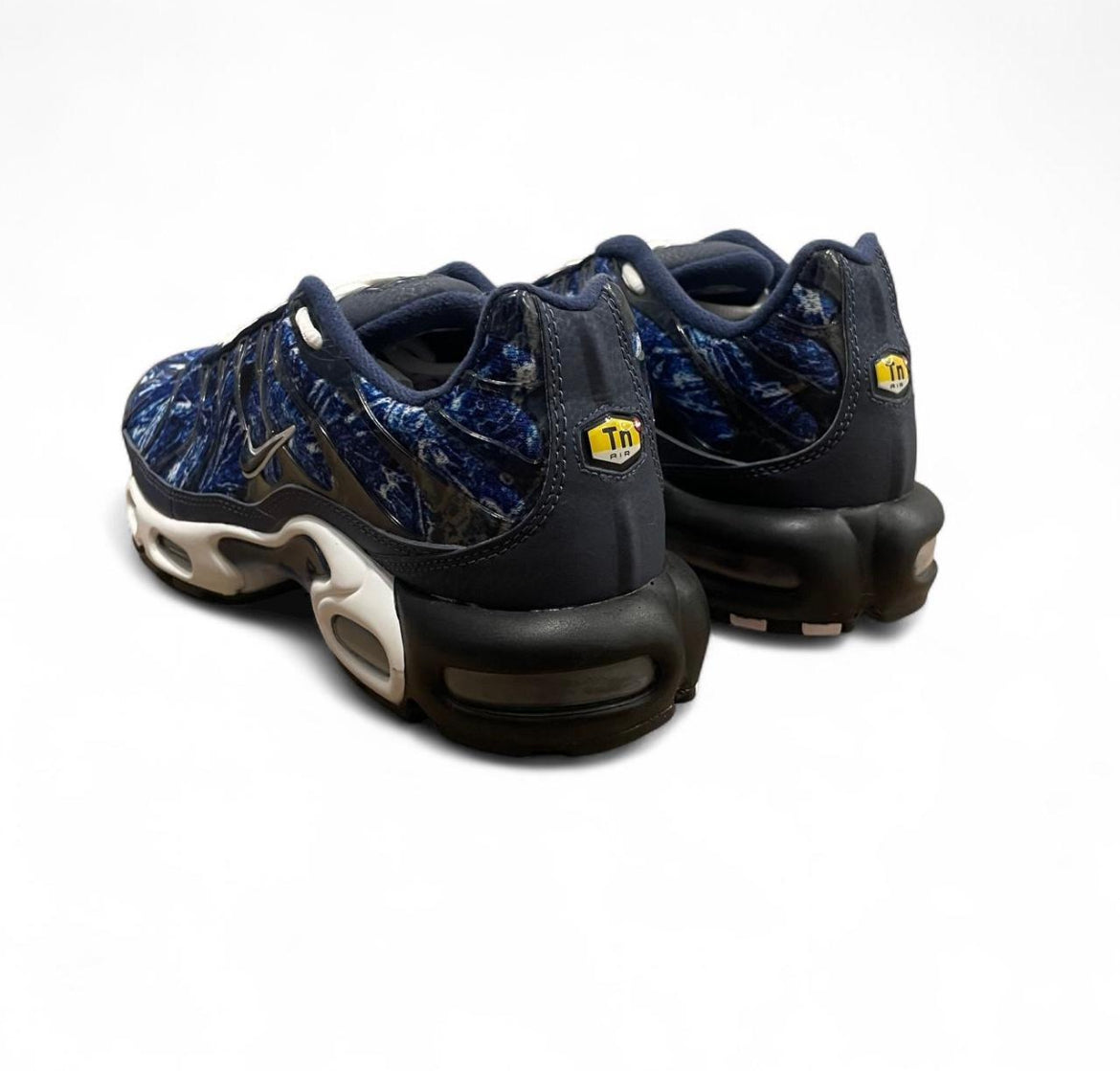 DO6384-400 Nike Air Max Plus TN ‘Shattered Ice-Midnight Navy’ (2021)