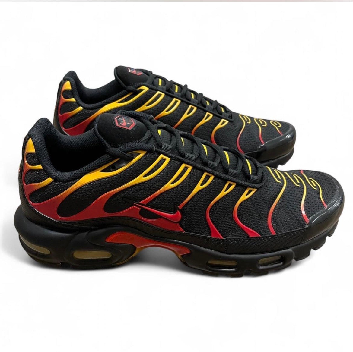 DM0032-030 Nike Air Max Plus TN ‘Black University Gold Red’ (2026)