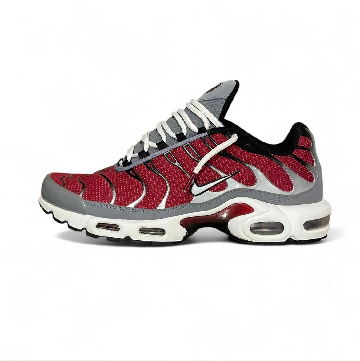 DQ3983-600 Nike Air Max Plus TN ‘Red Grey’ (2022)