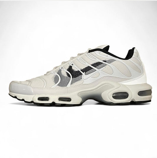 FD0658-100 Nike Air Max Plus TN ‘Spray Paint Swoosh’ (2022)