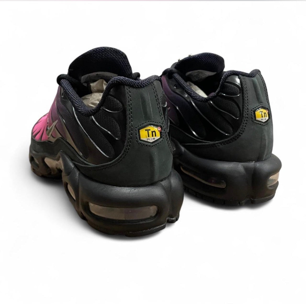 IQ0280-010 Nike Air Max Plus TN ‘Black Peony’ (2026)