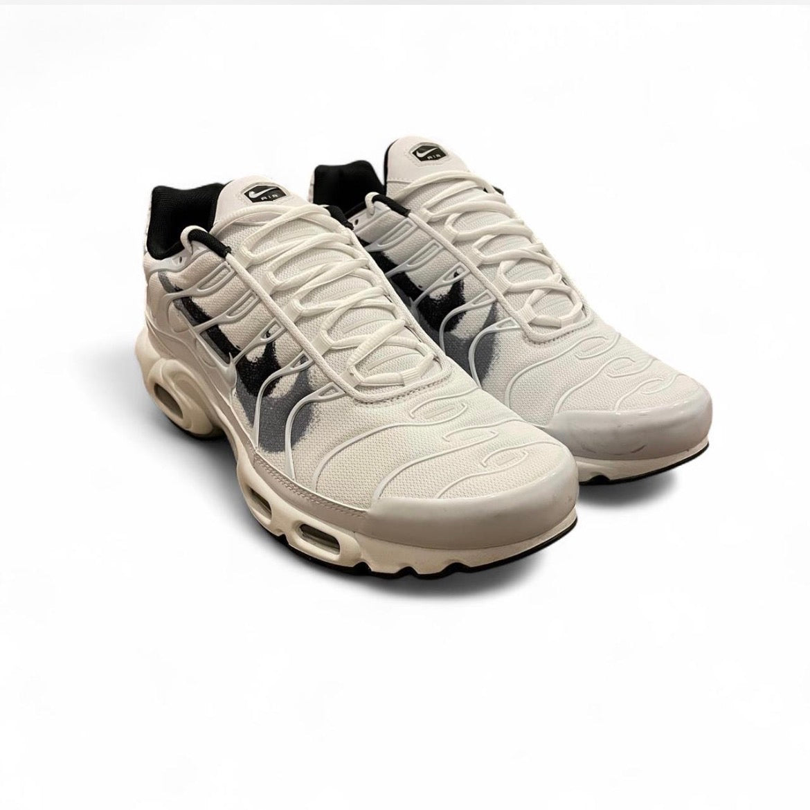 FD0658-100 Nike Air Max Plus TN ‘Spray Paint Swoosh’ (2022)