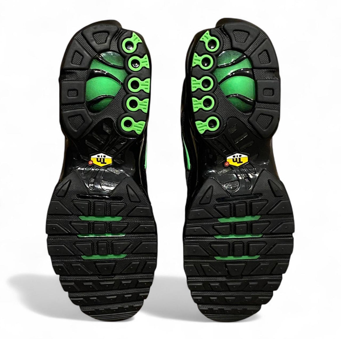 DM0032-024 Nike Air Max Plus TN ‘Green Strike’ (2025)