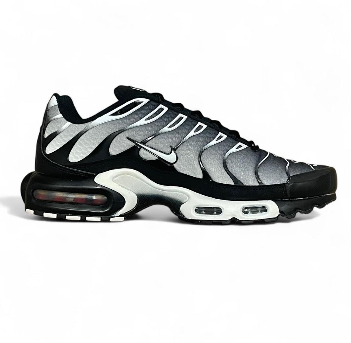 DM0032-003 Nike Air Max Plus TN
‘Black Silver White’ (2022)