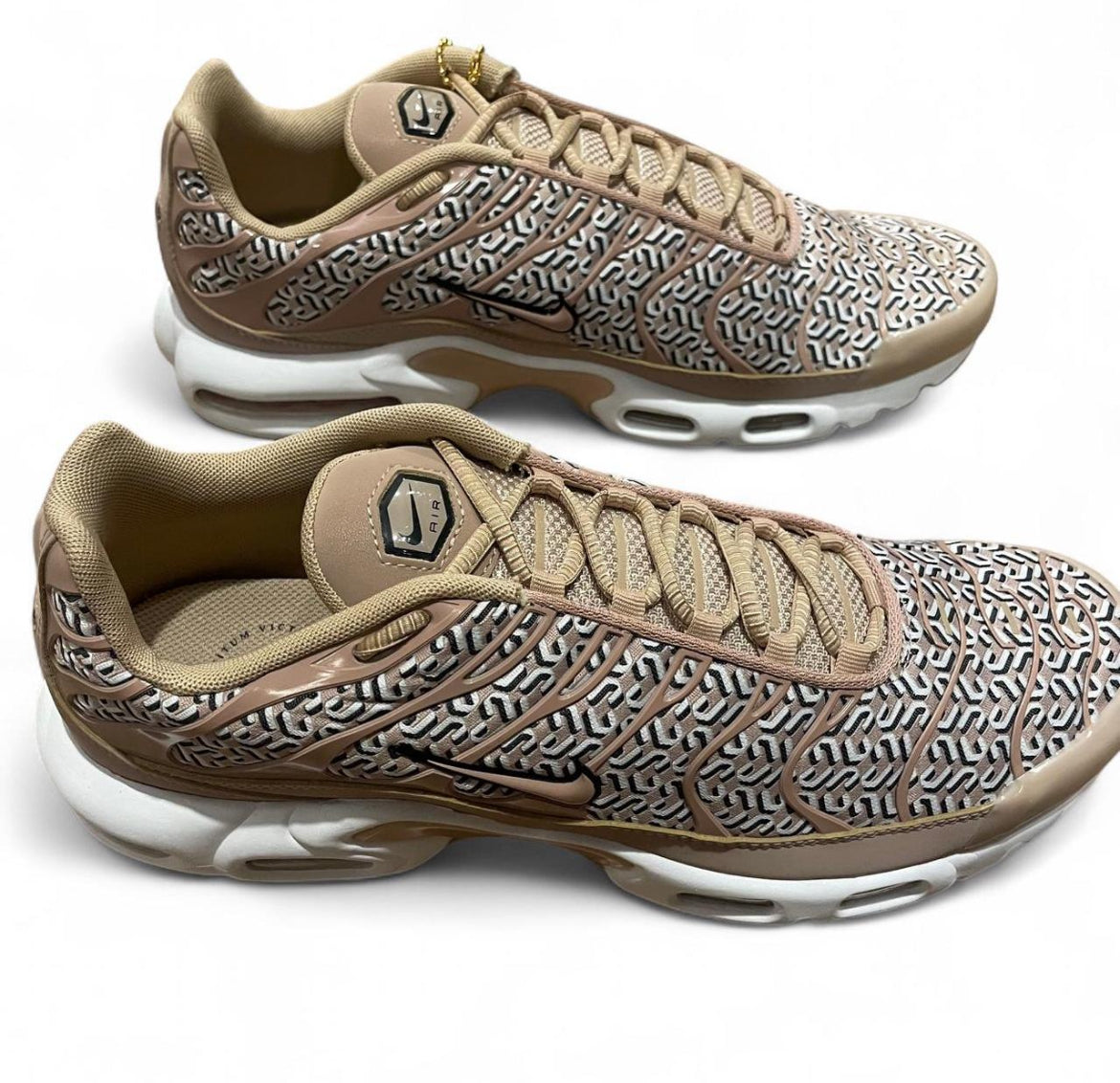FB2557-200 Nike Air Max Plus TN (Womens) ‘United In Victory’ (2023)
