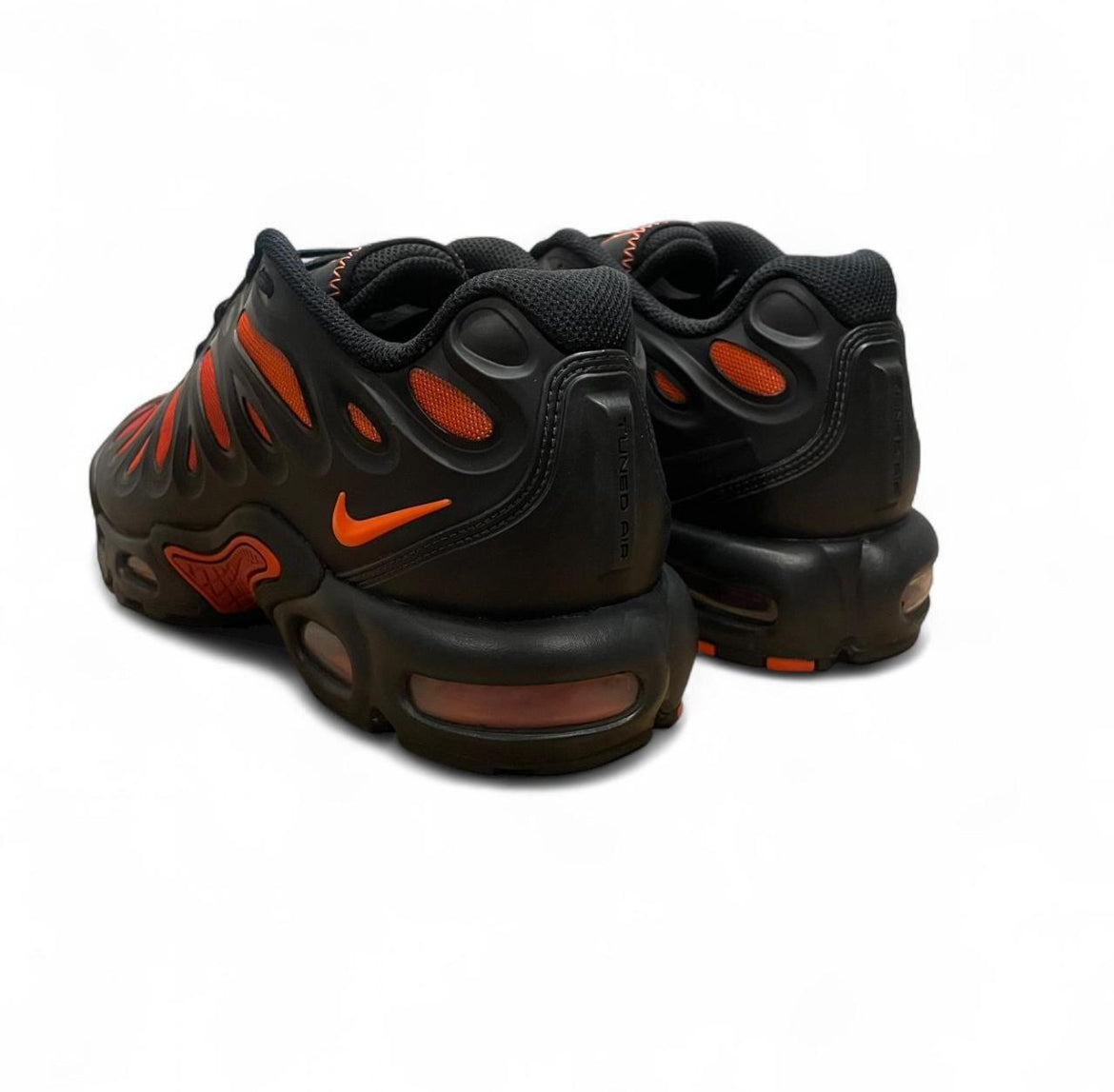 FD4290-010 Nike Air Max Plus TN Drift ‘Black Dragon Red’ (2024)