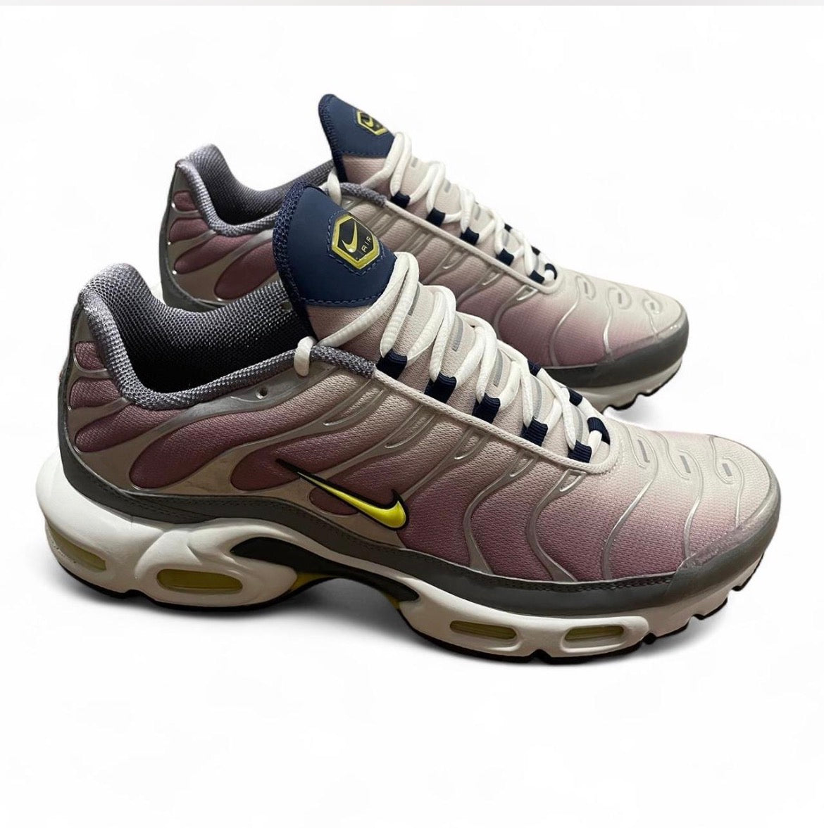 FN8007-500 Nike Air Max Plus TN (Womens)
‘Violet Dust High Voltage’ (2023) US12W BNIB