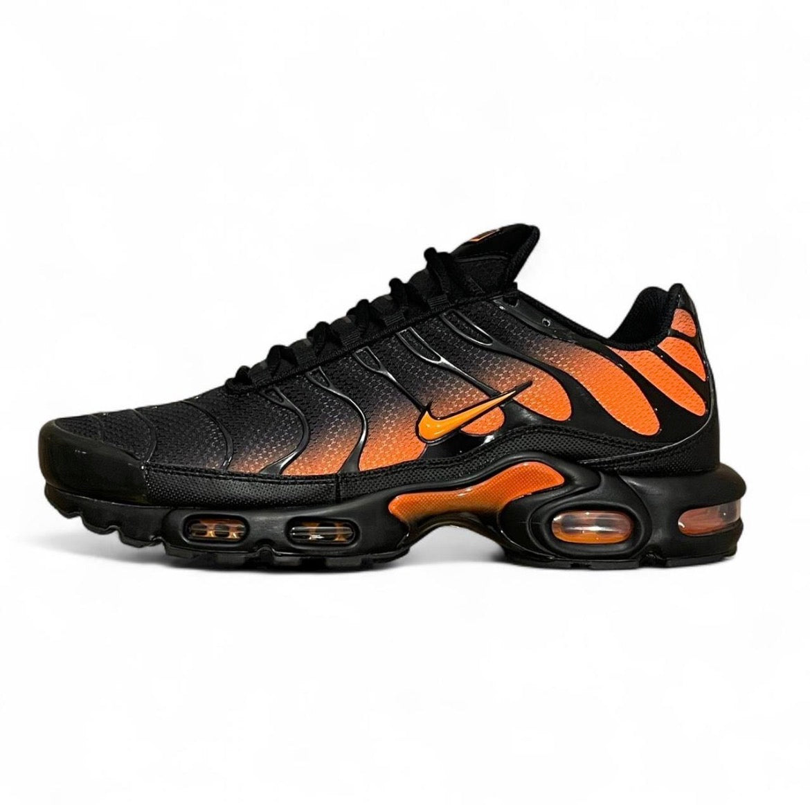 DM0032-025 Nike Air Max Plus TN ‘Black Total Orange’ (2025)
