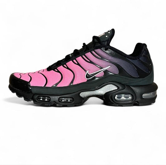 IQ0280-010 Nike Air Max Plus TN ‘Black Peony’ (2026)