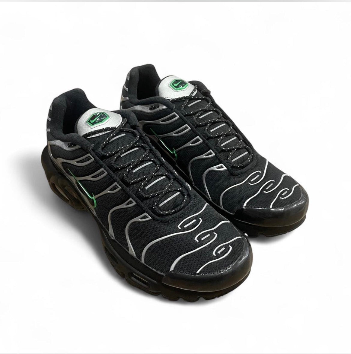 DR0139-001 Nike Air Max Plus TN ‘Black Silver Green Strike’ (2022)