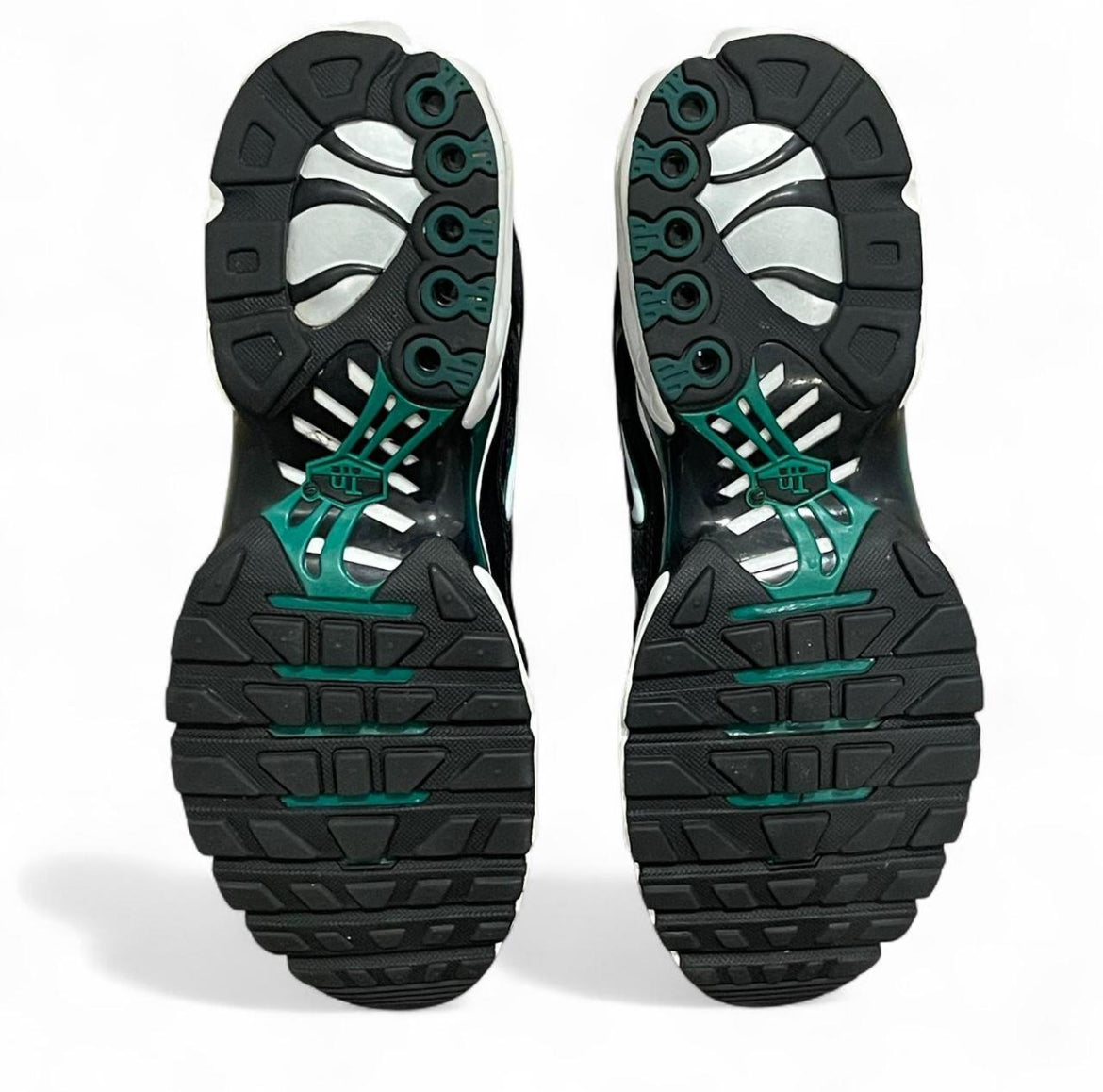 DM0032-009 Nike Air Max Plus TN
‘Black Malachite’ (2023)