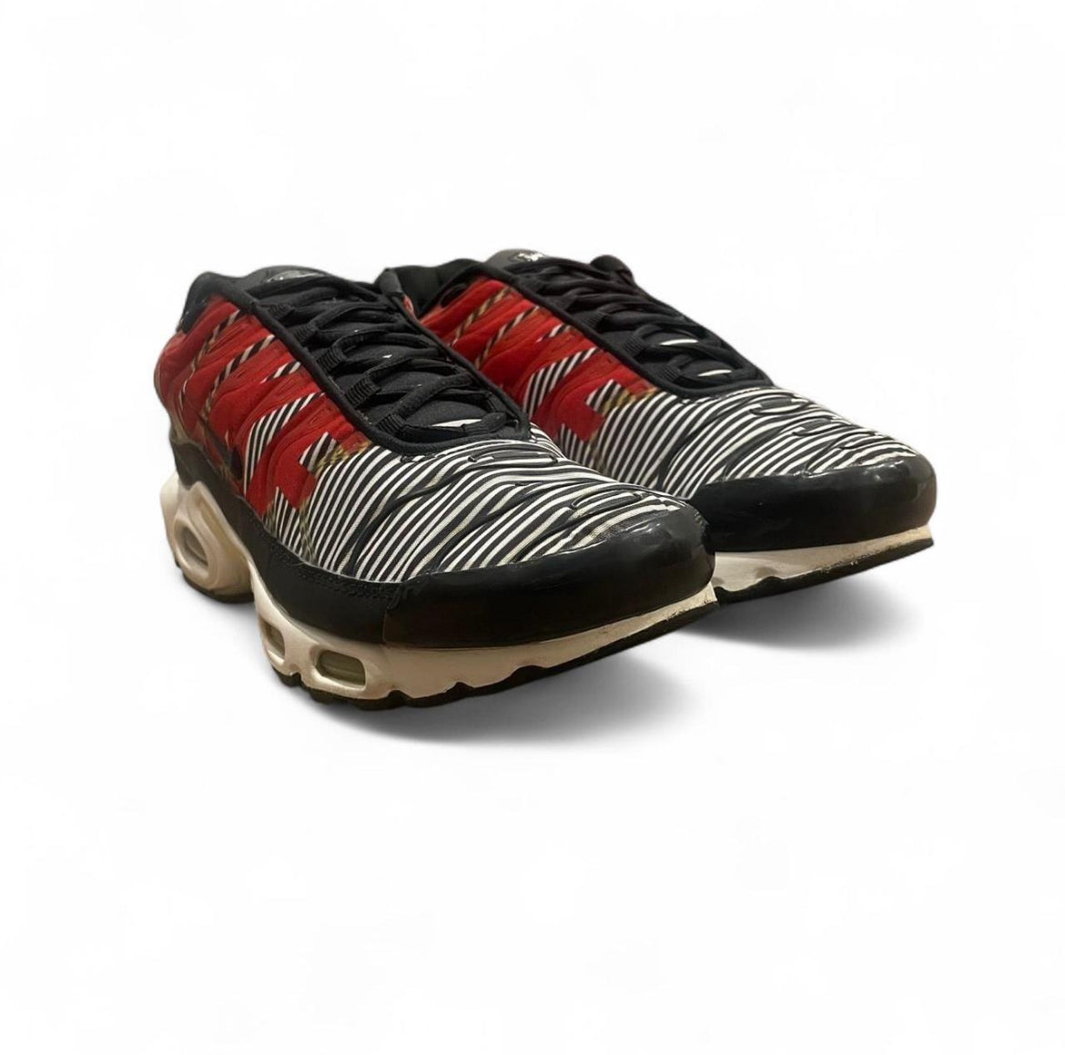 AT0040-001 Nike Air Max Plus TN ‘Striped Black White’ (2018)