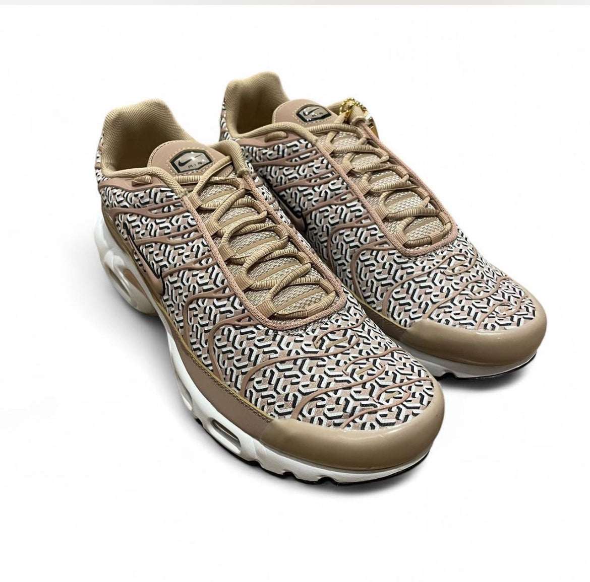 FB2557-200 Nike Air Max Plus TN (Womens) ‘United In Victory’ (2023)